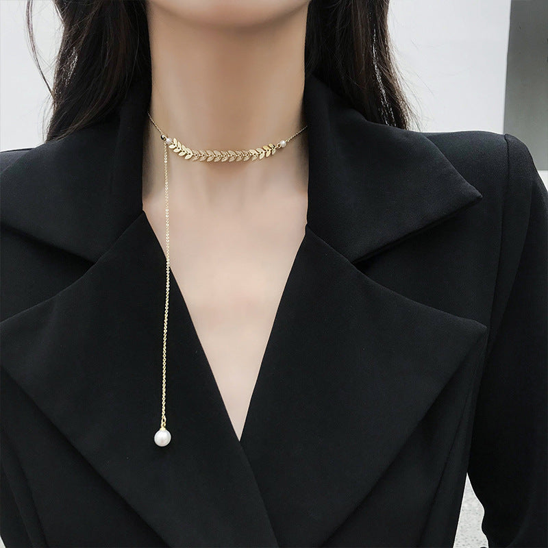 Minimalist Pearl Choker with Leaf Pendant Necklace