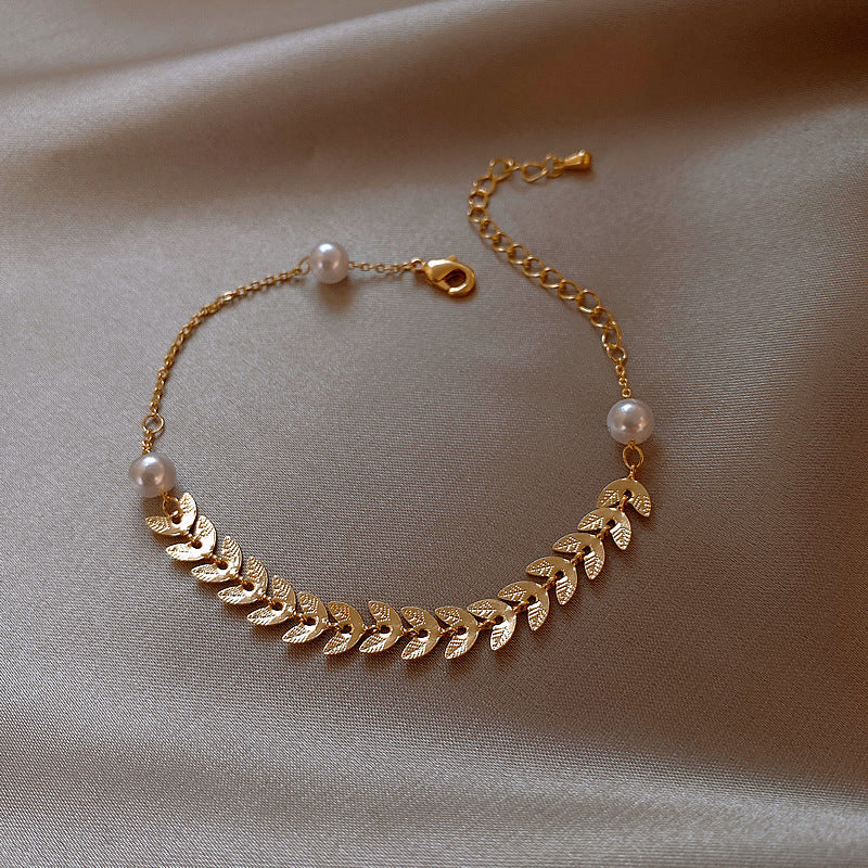 Minimalist Pearl Choker with Leaf Pendant Necklace