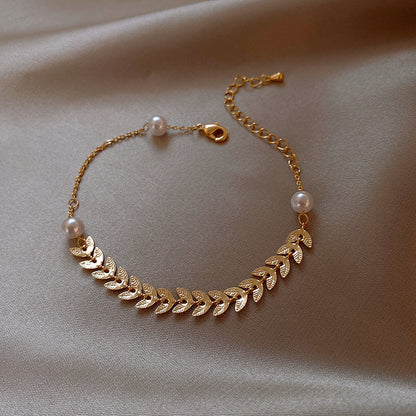 Minimalist Pearl Choker with Leaf Pendant Necklace