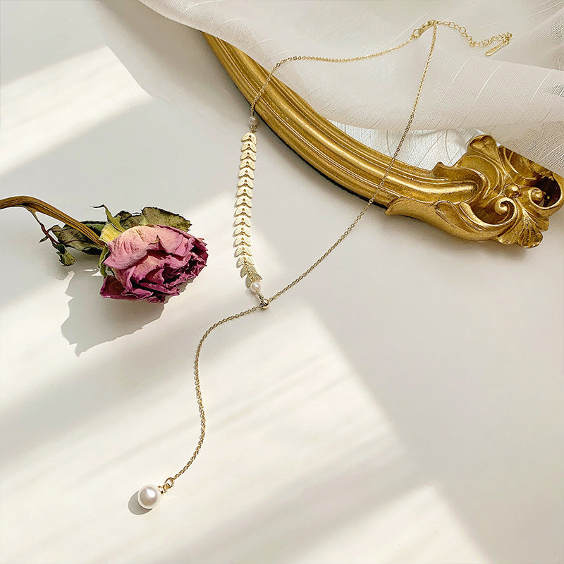 Minimalist Pearl Choker with Leaf Pendant Necklace